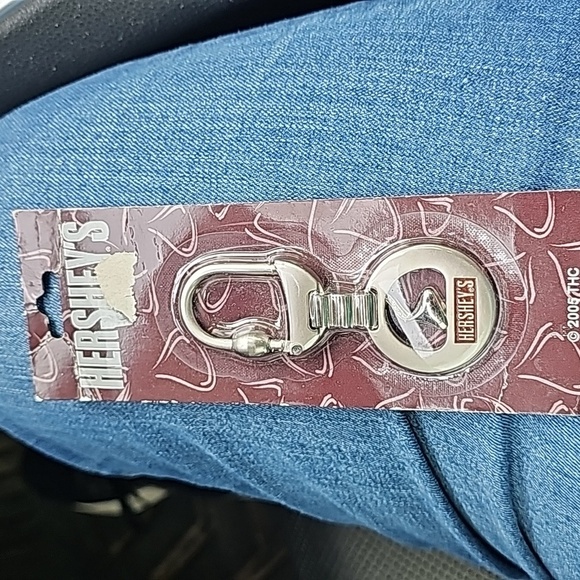 Hershey's Kiss Key Chain 2005 - Picture 1 of 6